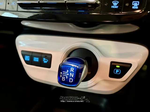 駆動方式FFトランスミッションCVT(無段変速車) トヨタ プリウス