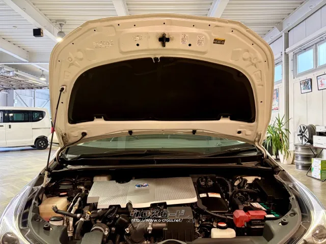 「お問合せはユーポス新都心店まで/098-860-8880お待ちしております」 トヨタ プリウス