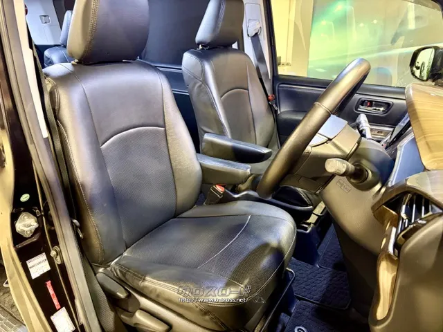 座高調整ができますので様々な方に運転しやすいシートです。 トヨタ エスクァイア