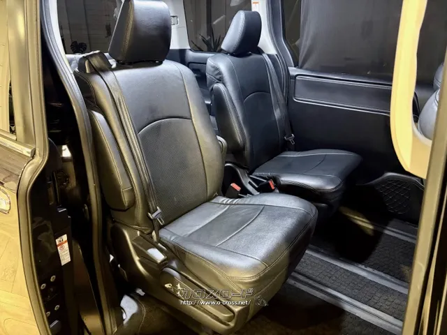 足元、頭上とも広々しております。 トヨタ エスクァイア