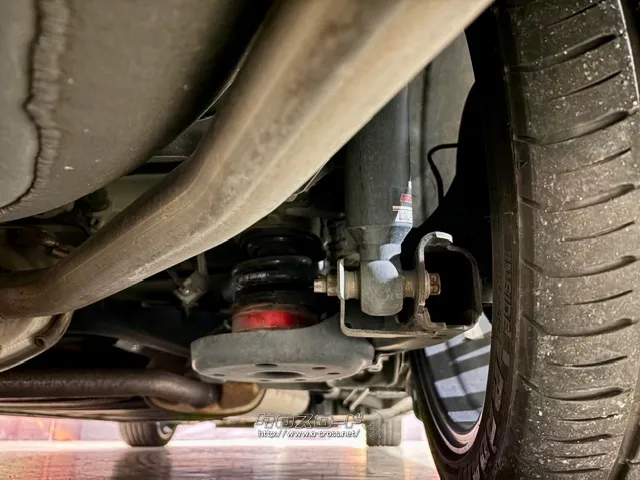 「お問合せはユーポス新都心店まで/098-860-8880お待ちしております」 トヨタ エスクァイア