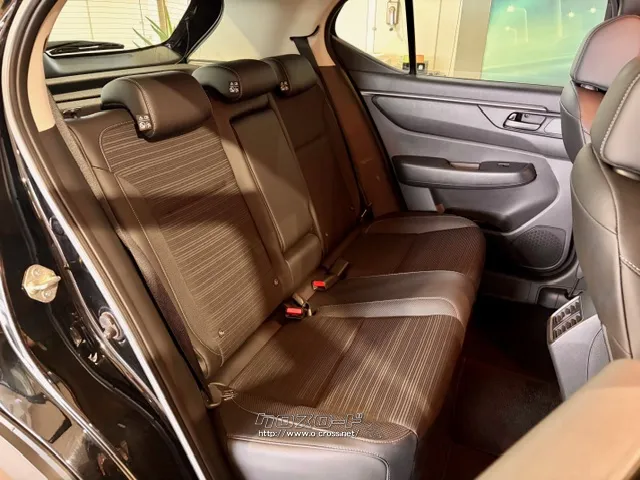 後席も広々快適です! ホンダ WR-V