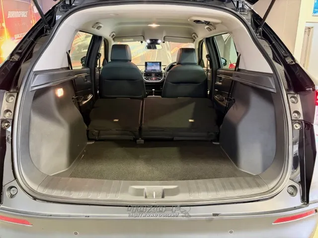 後席を倒せばさらに大きな荷物も積み込めます ホンダ WR-V