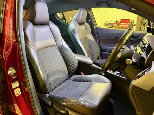 座高調整ができますので様々な方に運転しやすいシート形状です。 トヨタ C-HR