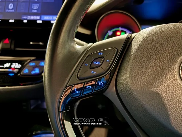 ハンドルを握ったままオーディオ操作が可能です。 トヨタ C-HR