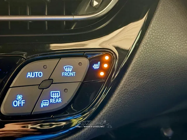 前席シートヒーター付き。 トヨタ C-HR