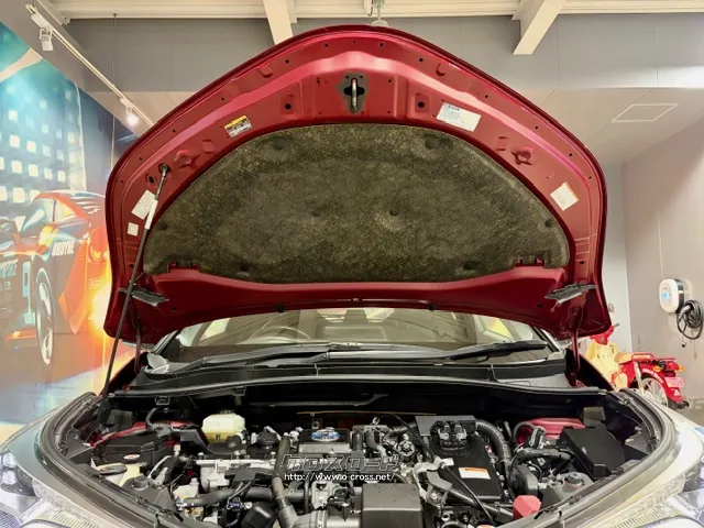 「お問合せはユーポス新都心店まで/098-860-8880お待ちしております」 トヨタ C-HR