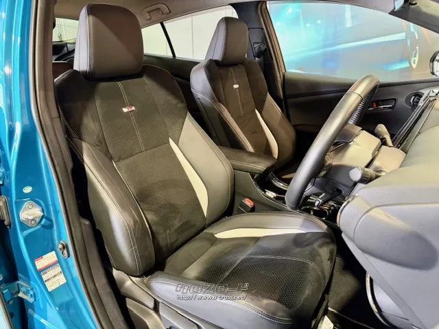 座高調整ができますので様々な方に運転しやすいシートとなっております。 トヨタ プリウスPHV