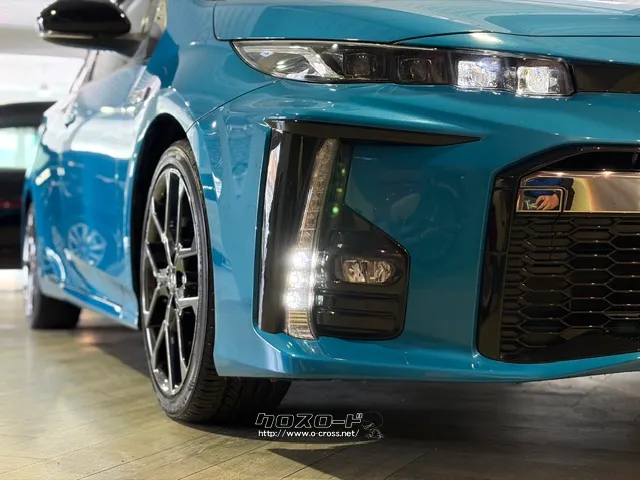 「お問合せはユーポス新都心店まで/098-860-8880お待ちしております」 トヨタ プリウスPHV