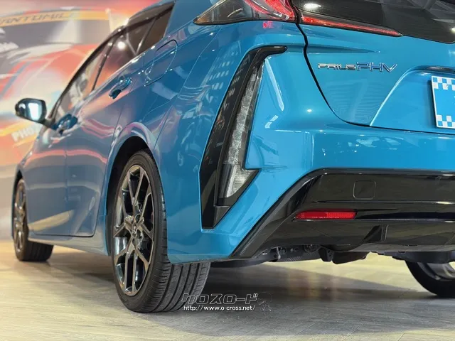 「お問合せはユーポス新都心店まで/098-860-8880お待ちしております」 トヨタ プリウスPHV