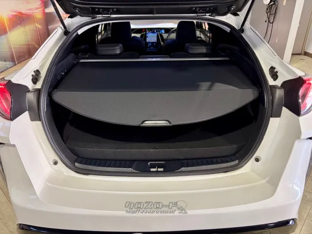 日常的な買い物なら必要十分なラゲッジスペースです。 トヨタ プリウスPHV