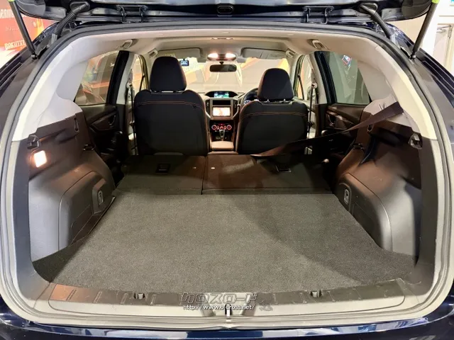 後部座席を倒すとかなり広めなラゲッジスペースが生まれます スバル XV