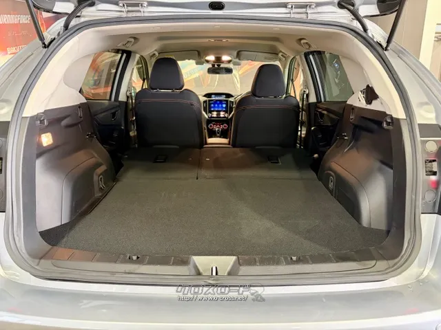 後部座席を倒すとかなり広めなラゲッジスペースが生まれます スバル XV