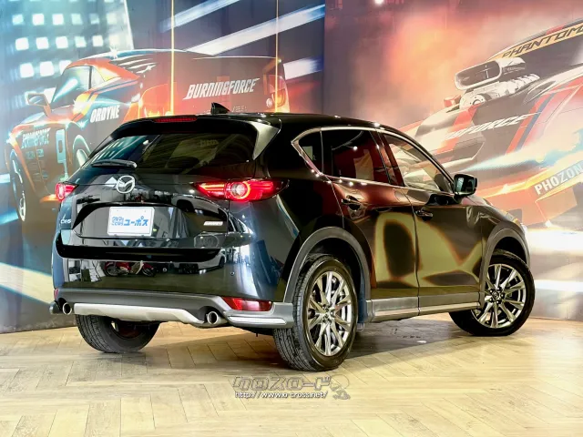 本革シートやボーズサウンドシステム、専用インテリアなどを標準装備 マツダ CX-5