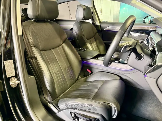 ホールド性と快適性を兼ね備えたフロントシート アウディ A8