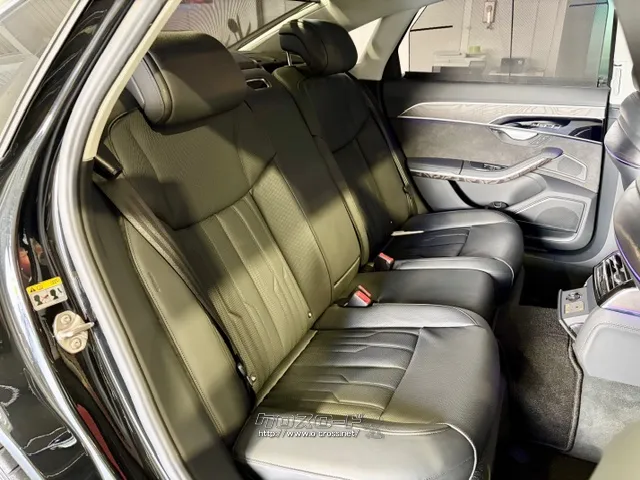 後席も広々快適です! アウディ A8