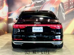 アウディ A8