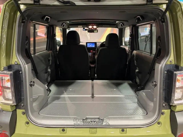 後部座席を倒すとかなり広めなラゲッジスペースが生まれます ダイハツ タフト