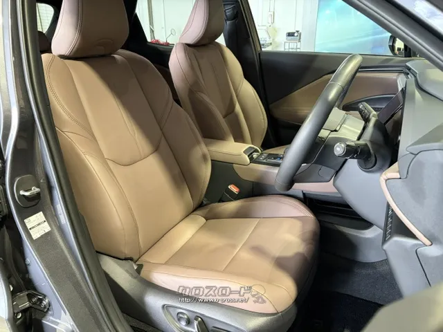 運転席は電動シートです。 レクサス LBX