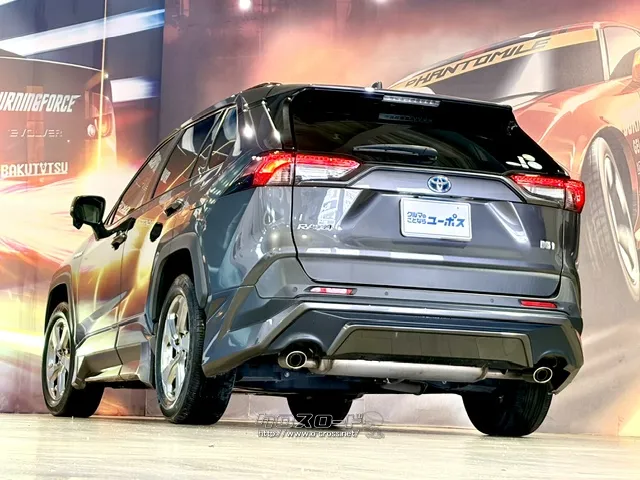 オフロード性能やSUVらしいリフトアップ感に効果のある大径タイヤを採用。 トヨタ RAV4