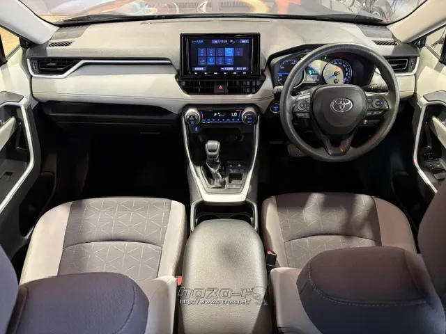 すっきりとした前方視界を確保。 トヨタ RAV4