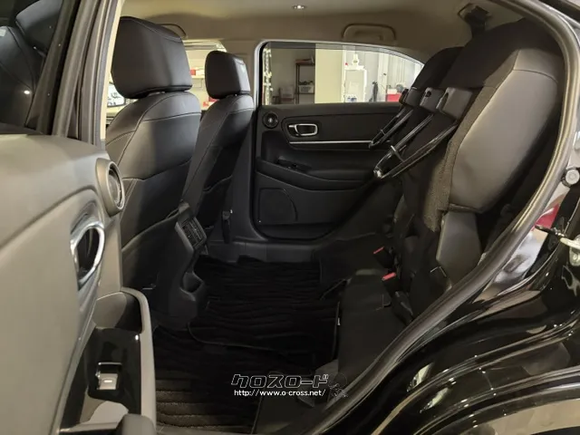 チップアップ&ダイブダウン機構付きリアシートは背の高い荷物も後席に積み荷可能 ホンダ ヴェゼル