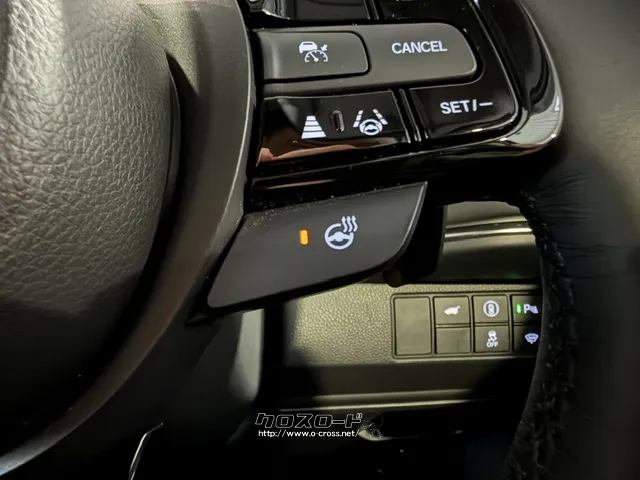 ステアリングヒーターはかじかむ指先を温めてくれる。冬の快適装備です。 ホンダ ヴェゼル