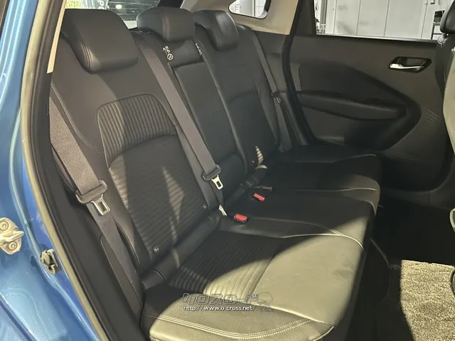 足元、頭上とも広々しております。 日産 ノートオーラ