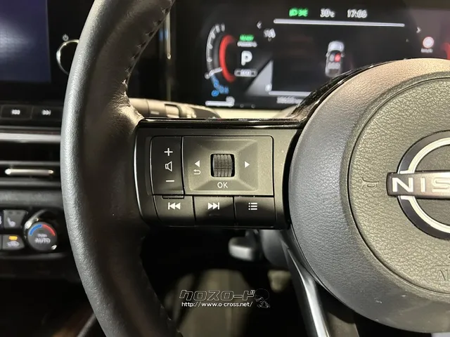 ハンドルを握ったままオーディオ操作が可能です。 日産 ノートオーラ