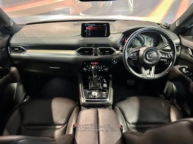 多人数車でも美しい、走りもデザインも洗練された、大人のロングツアラー マツダ CX-8