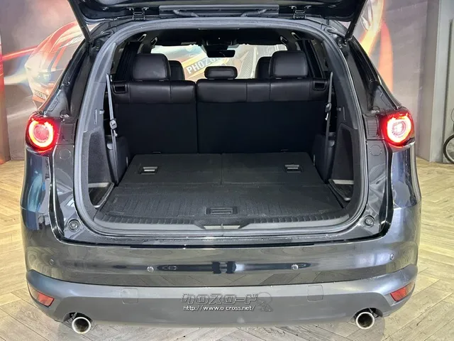 3列目シートを倒せばさらに広い荷室空間が広がります。 マツダ CX-8