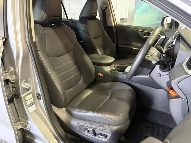 運転席はパワーシートです。 トヨタ RAV4