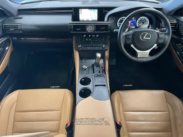 普段の街乗りからロングドライブまで変わらない快適性をお確かめください。 レクサス RC