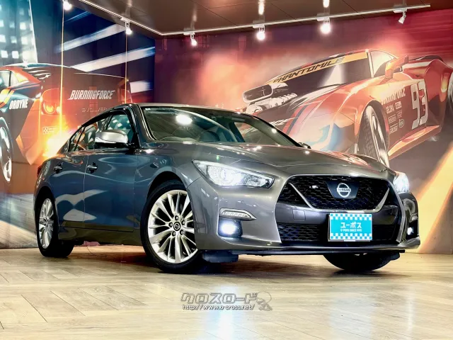 フロントに日産ブランドの象徴である「Vモーショングリル」を採用 日産 スカイライン