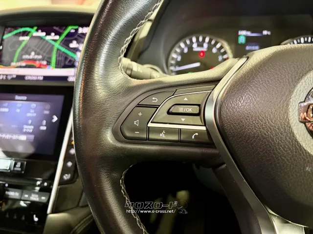 ハンドルを握ったままオーディオ操作が可能です。 日産 スカイライン