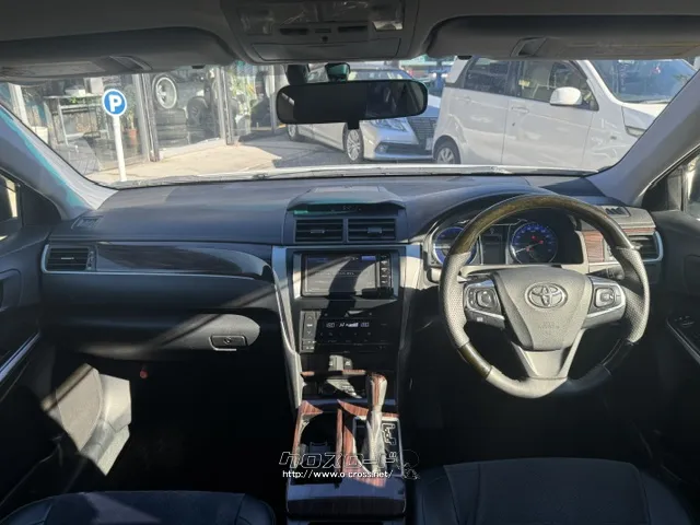 内装は革シートカバー装着となっております★ トヨタ カムリハイブリッド