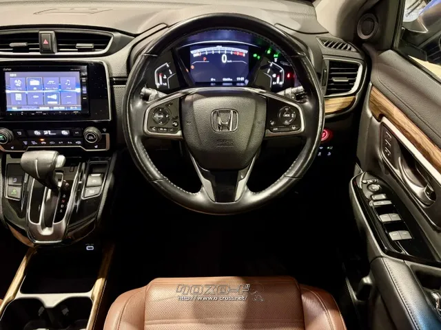 木目調素材やピアノブラックのパーツを採用 ホンダ CR-V