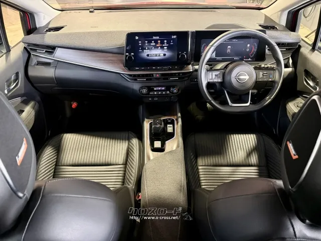 クッション材を多用し、キルティングラインの向きで身体の滑りを防いでいます 日産 ノートオーラ
