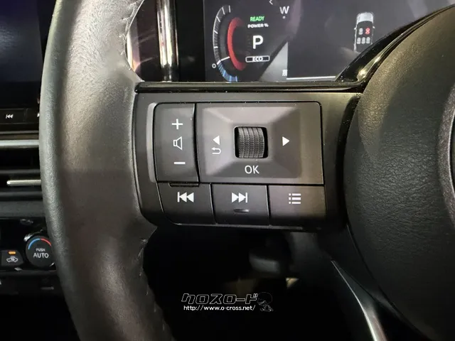 ハンドルを握ったままオーディオ操作が可能です。 日産 ノートオーラ