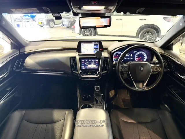 運転中でも見やすいダブルディスプレイ トヨタ クラウン