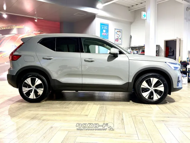 全長4,440×全幅1,875×全高1,655mm、車両重量1,660kgです。 ボルボ XC40