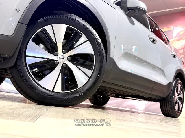 235/55R18最小回転半径5.7m ボルボ XC40