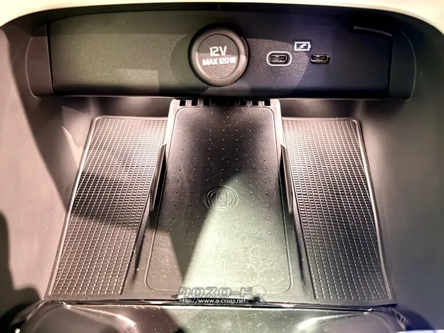 ワイヤレス充電 ボルボ XC40
