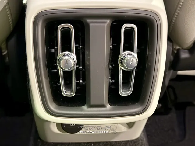 後部座席専用エアコン送風口 ボルボ XC40
