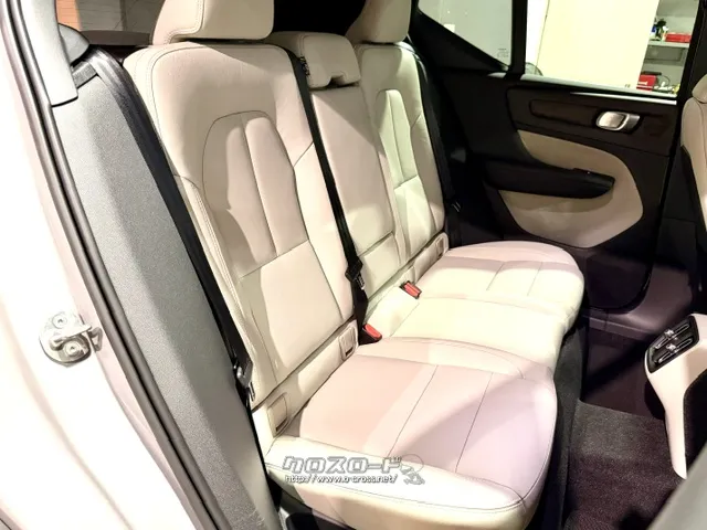 足元、頭上とも余裕がございます。 ボルボ XC40