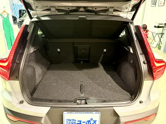 日常的な買い物なら必要十分なラゲッジスペースです。 ボルボ XC40