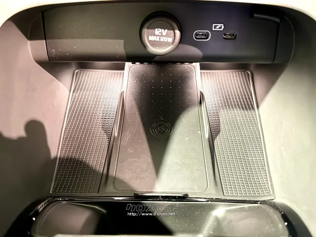 ワイヤレス充電 ボルボ XC40