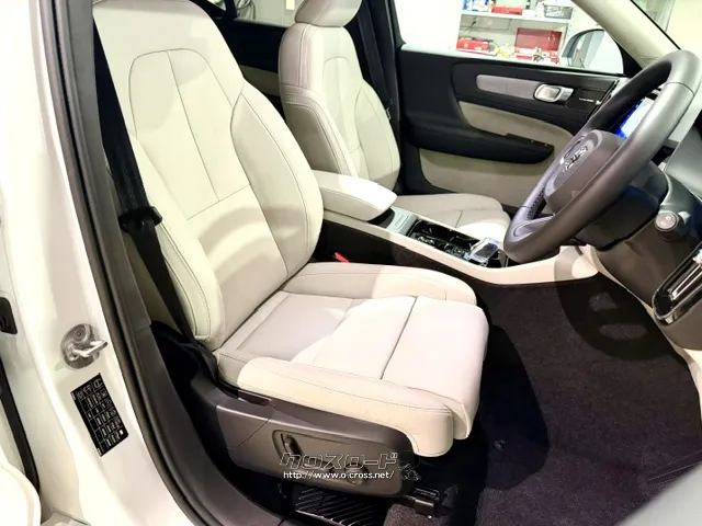 運転席、助手席はパワーシートです。 ボルボ XC40