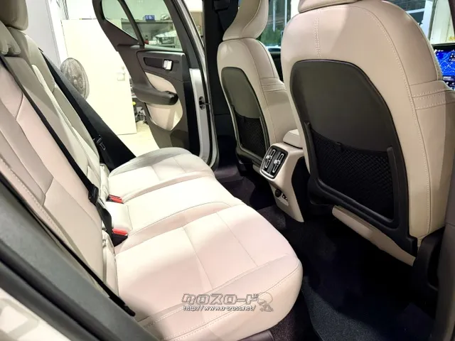 足元、頭上とも余裕がございます。 ボルボ XC40