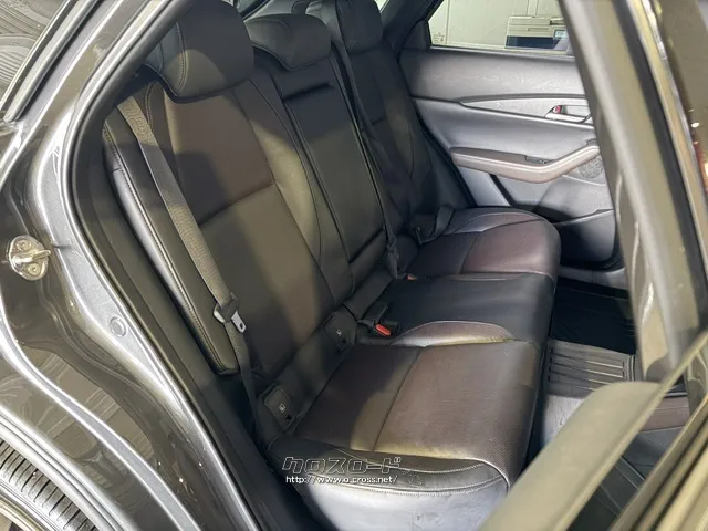 足元、頭上とも余裕がございます。 マツダ CX-30